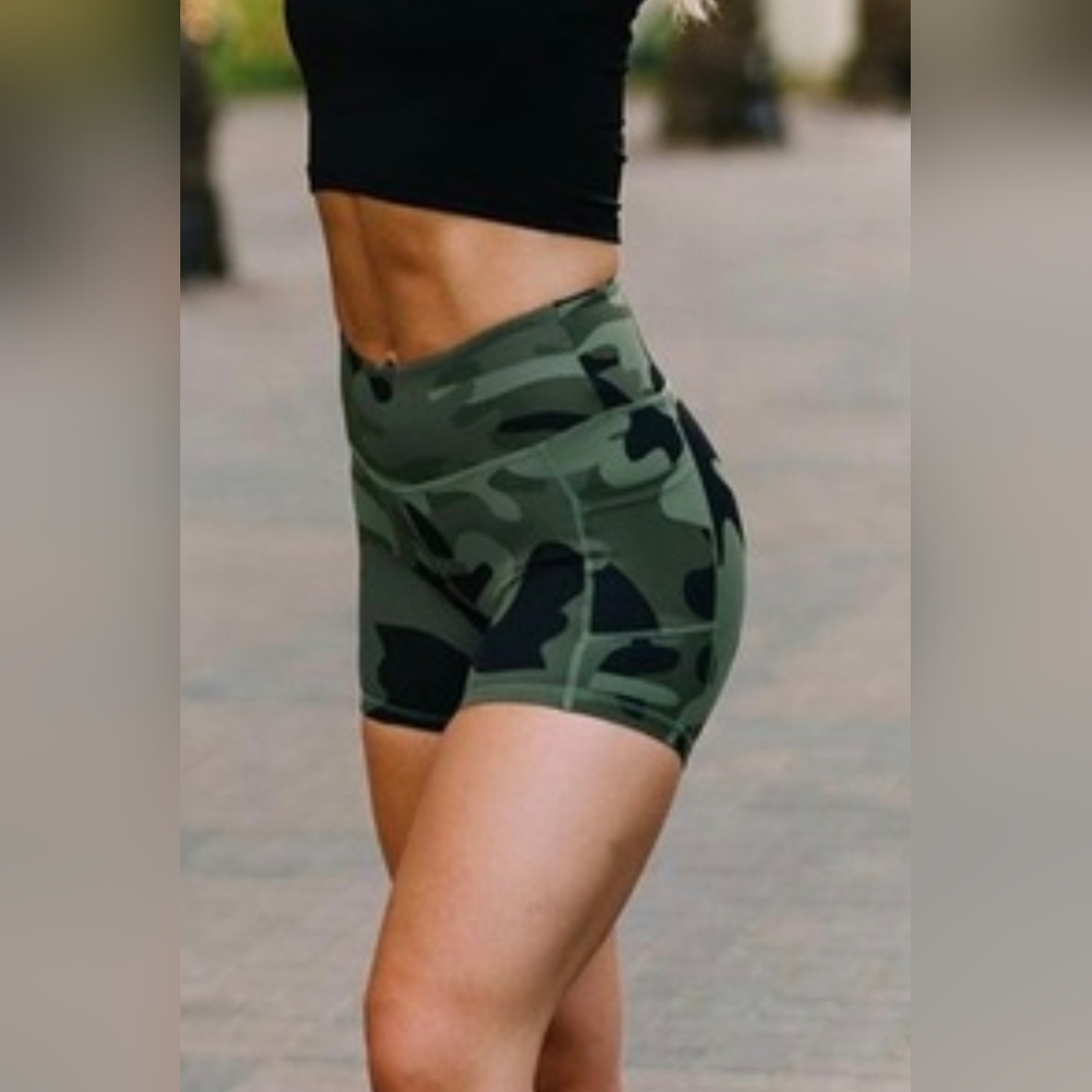 ZYIA BNWT Green Camo Shorts XL